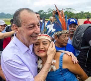 Leia mais sobre o artigo Plano de Omar Aziz propõe protagonismo indígena com foco em bioeconomia
