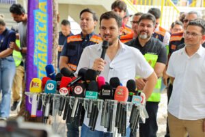 Leia mais sobre o artigo Prefeito Renato Junior entrega passarela na avenida Torquato Tapajós utilizada diariamente por 4,5 mil pessoas e confirma elevadores para garantir acessibilidade a PcDs 
